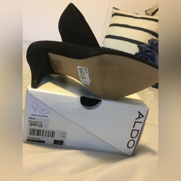 BNWT Aldo Suede Heels 7.5 - Picture 3 of 4